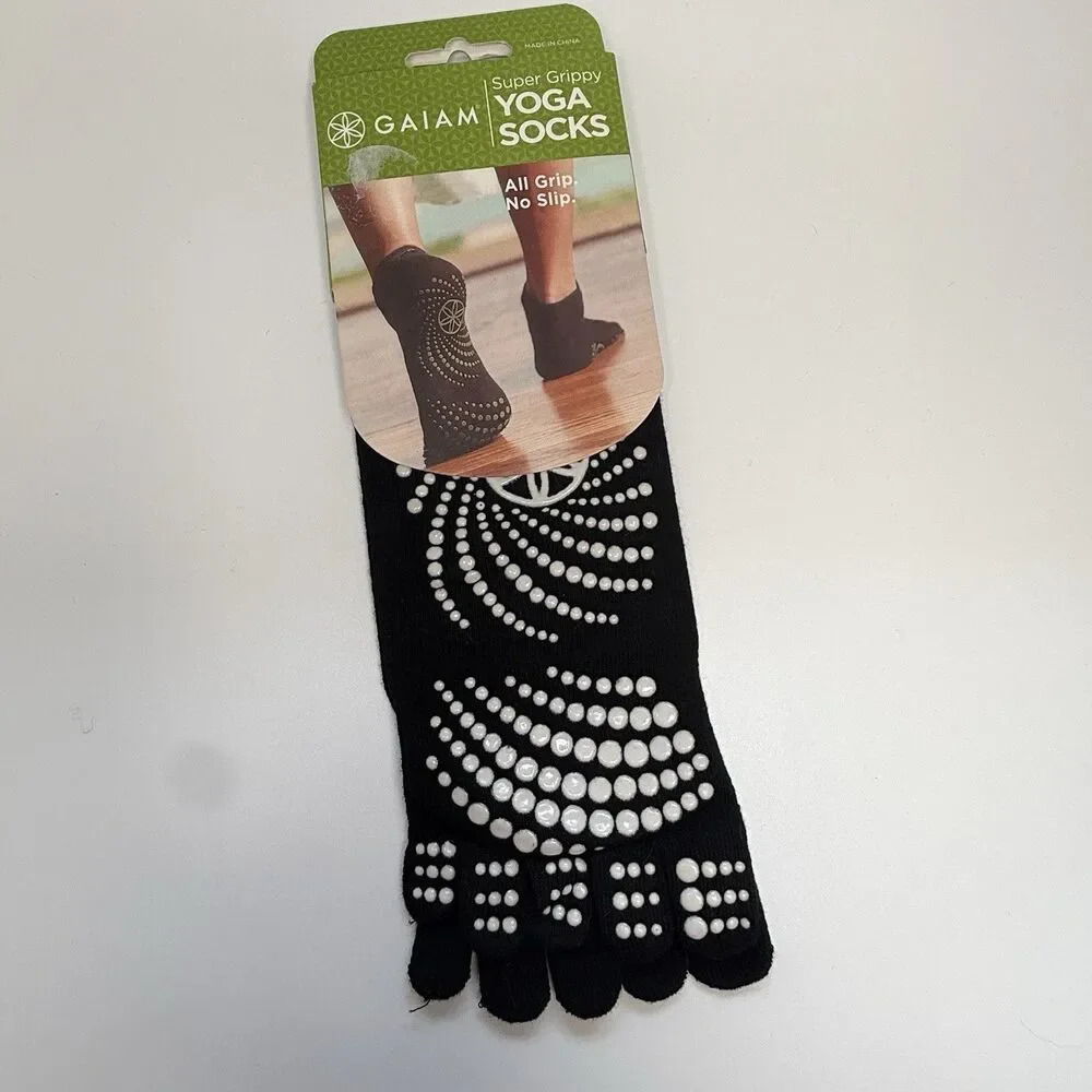 GAIAM Super Grippy Black White Grips Yoga Socks Women’s Shoe Sz 5-10 New